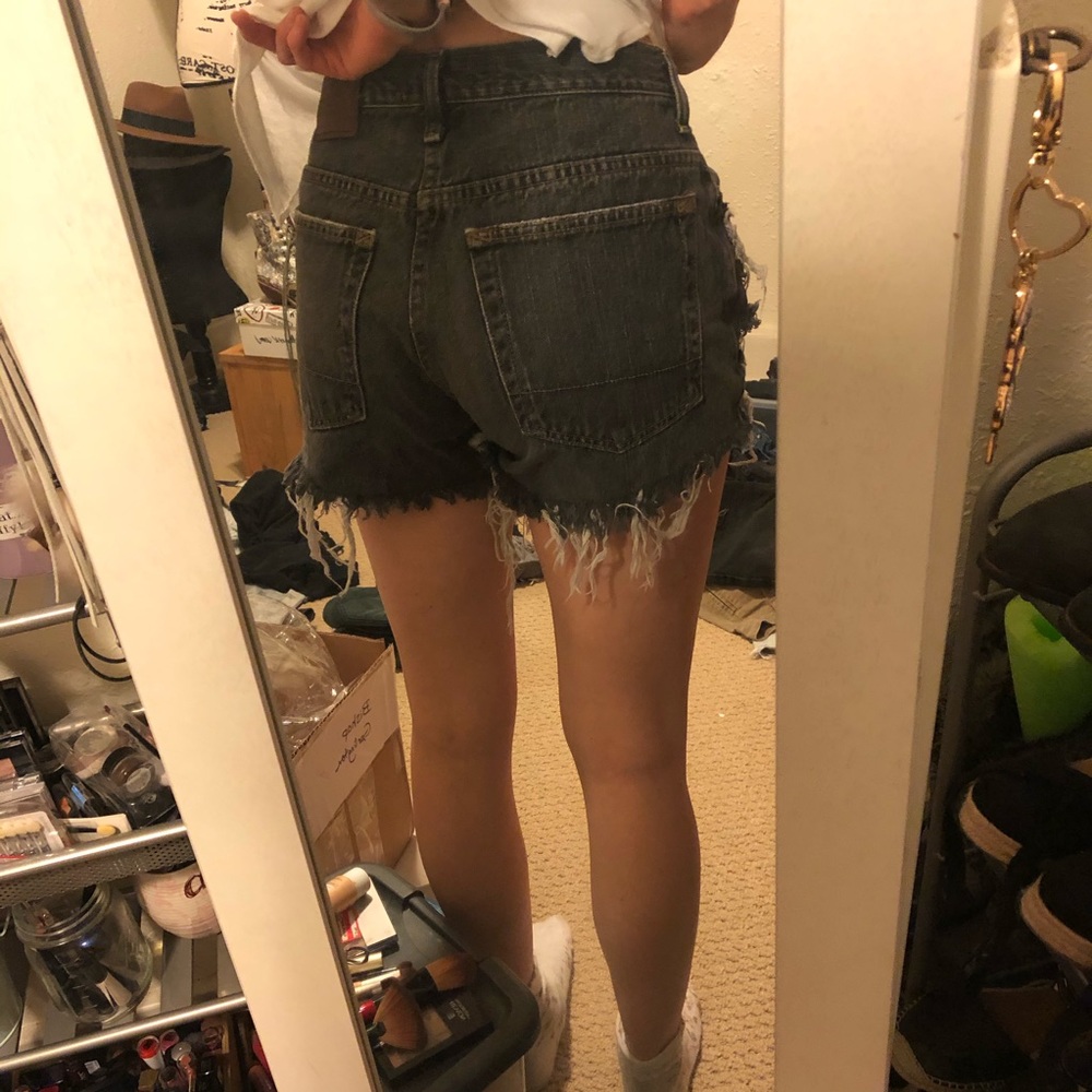 Levi Cut Offs ✨ - Picture 8 of 8